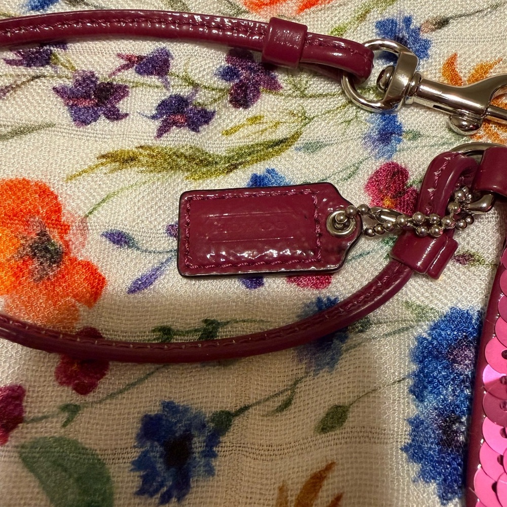 Coach Poppy Pink/Magenta Sequin Wristlet - Picture 3 of 6